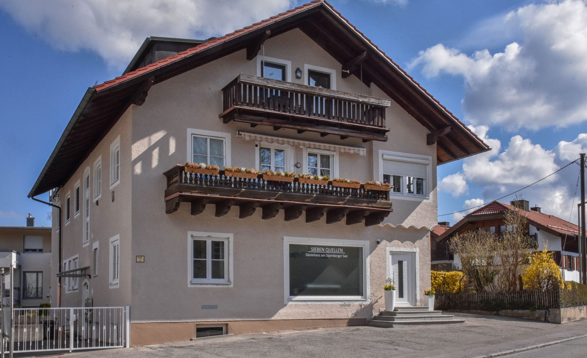 Modernes Doppelzimmer im Gästehaus Sieben Quellen