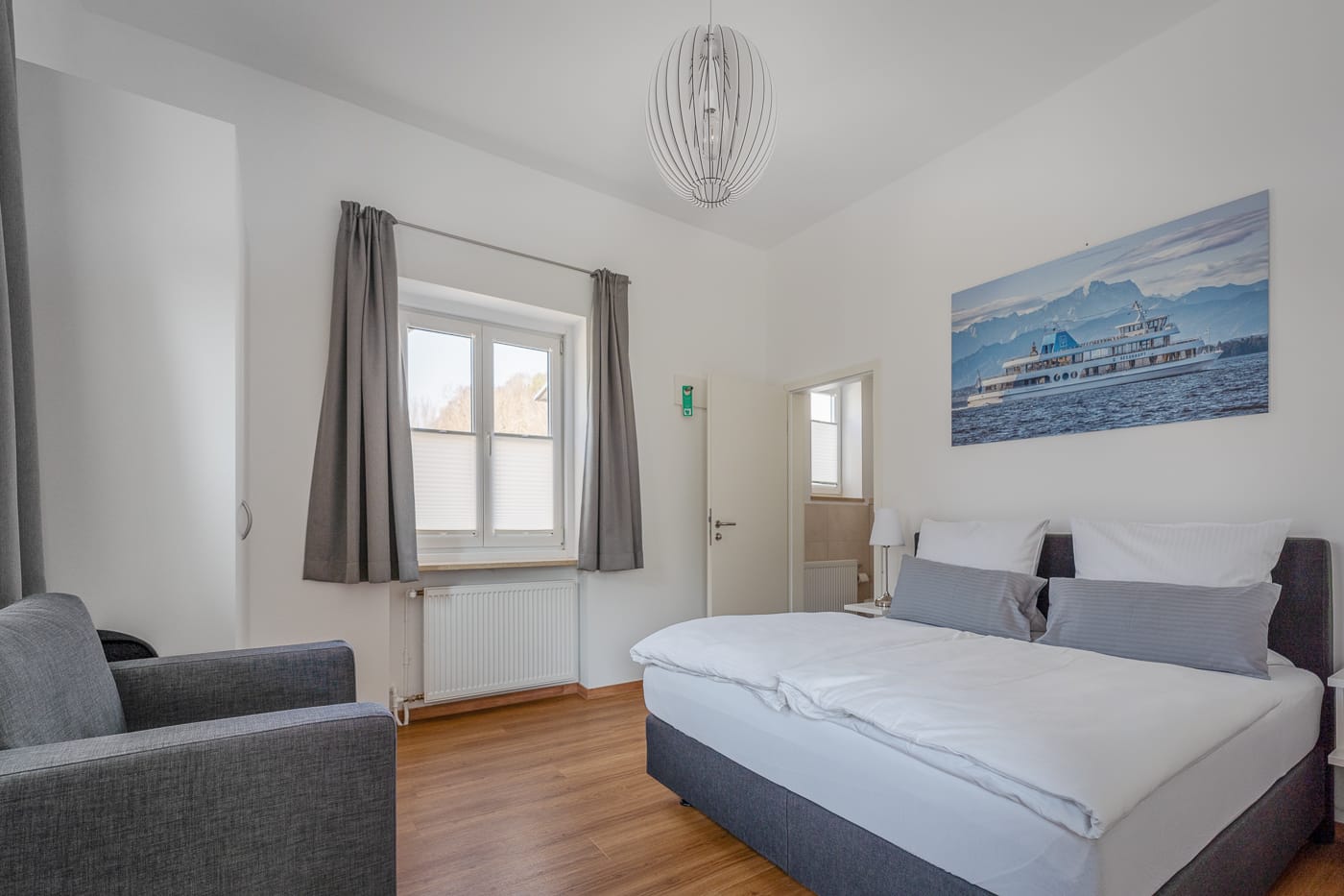 Doppelzimmer mit Boxspringbett – Sieben Quellen