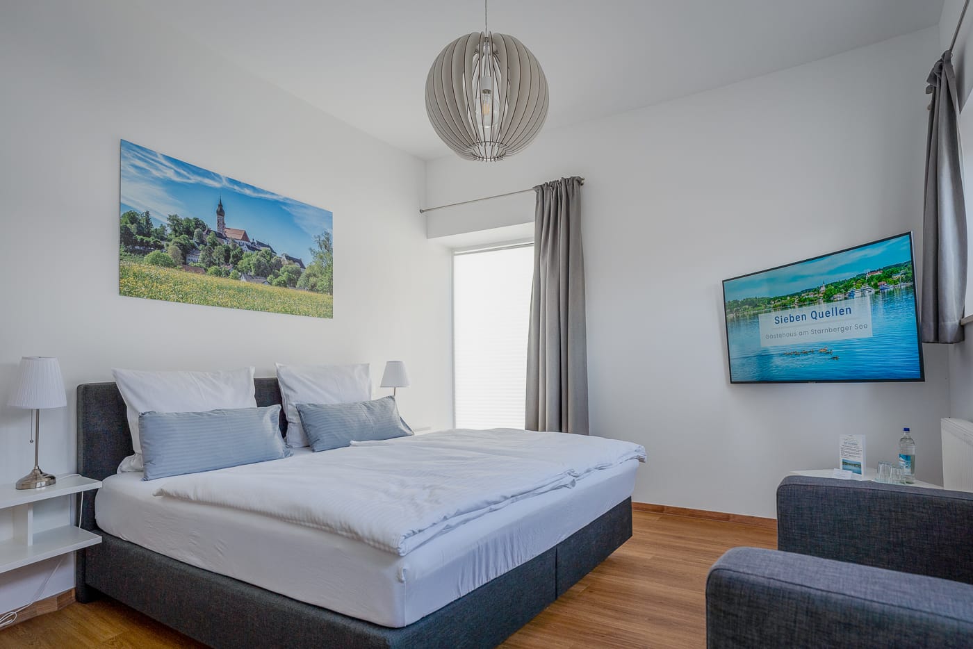 Gemütliches Zimmer mit Sitzbereich
